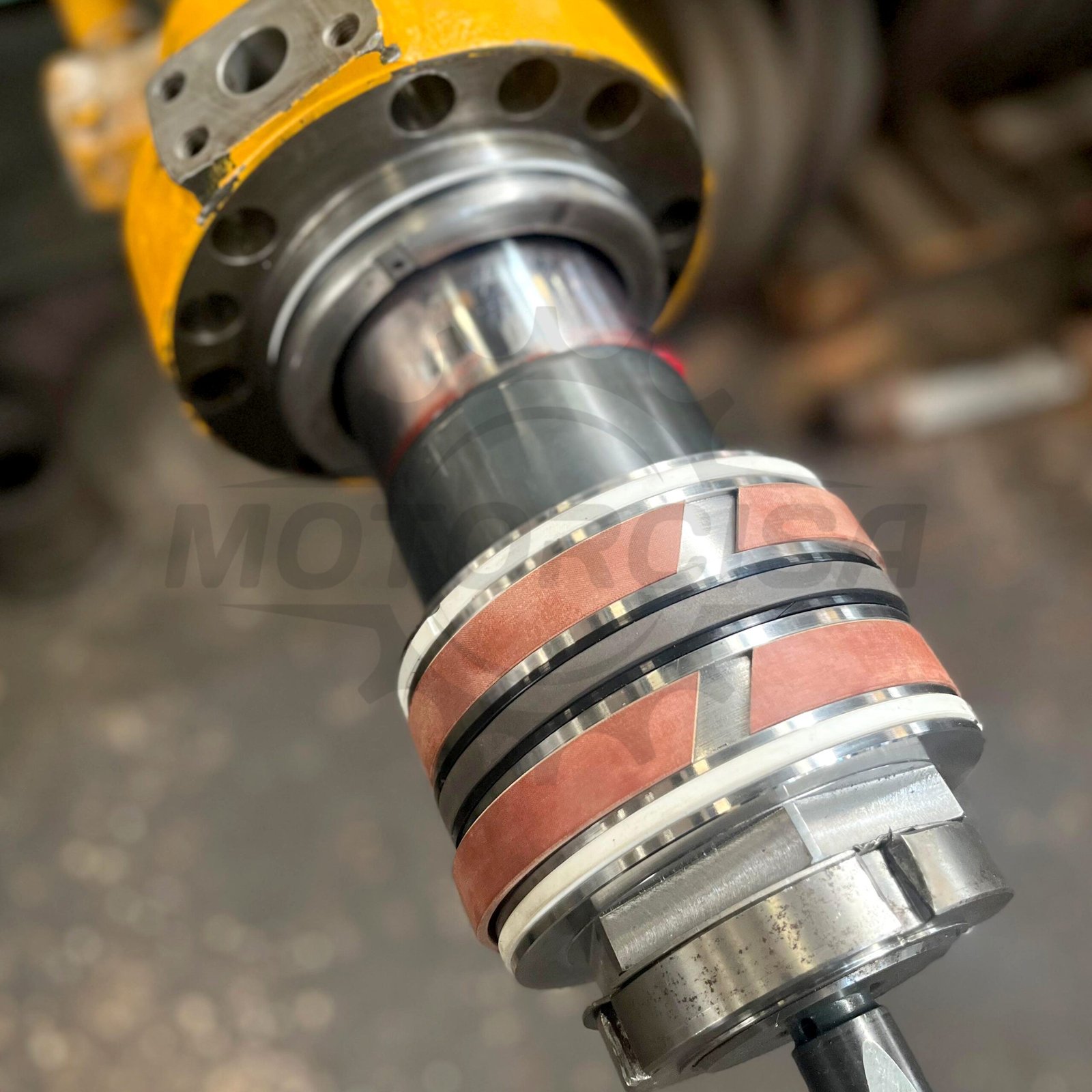 Reparación de Cilindros Hidráulicos de Equipos KOMATSU